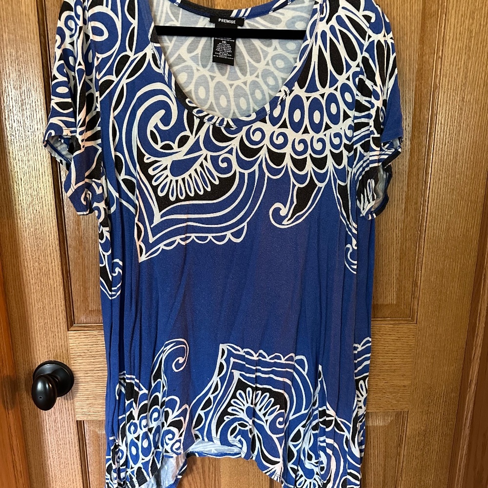 Premise Blue/White Handkercheif Hem Tunic.  Size XXL.